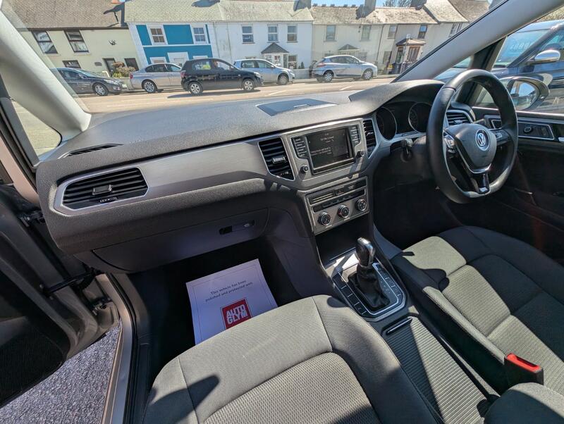 VOLKSWAGEN GOLF SV
