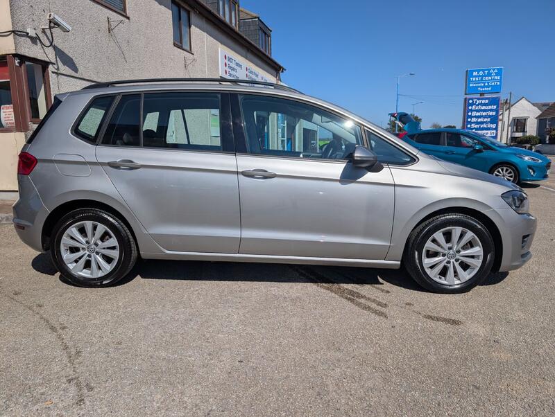 View VOLKSWAGEN GOLF SV 1.6 TDI BlueMotion Tech SE DSG *Automatic*