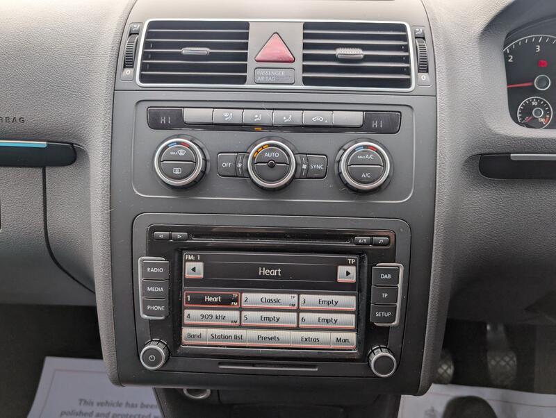 VOLKSWAGEN TOURAN