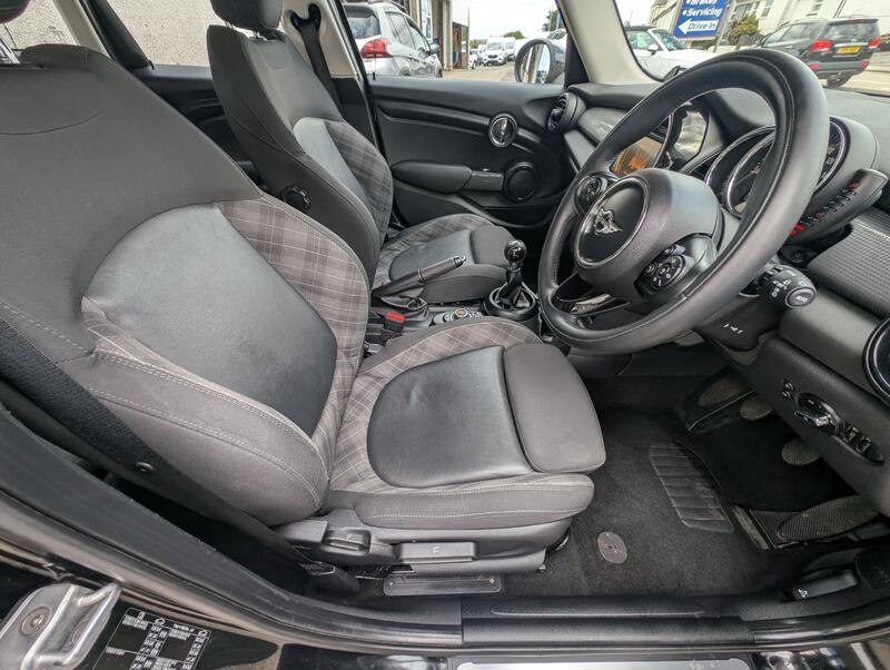 MINI HATCH