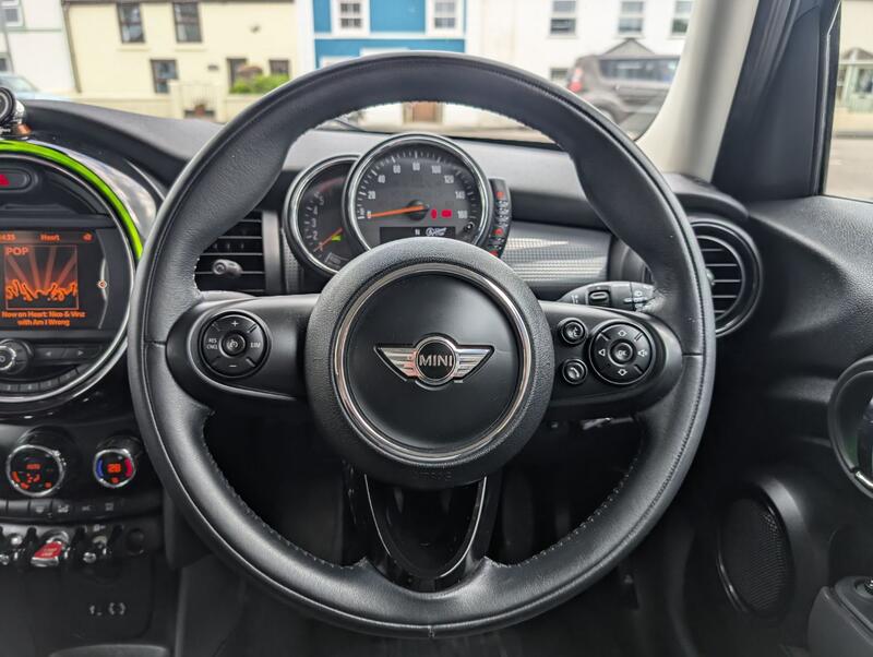 MINI HATCH