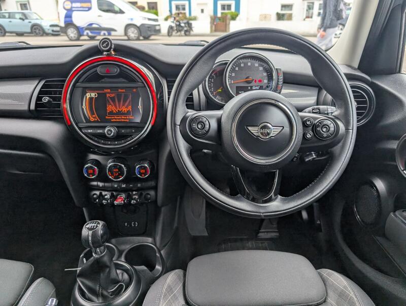 MINI HATCH