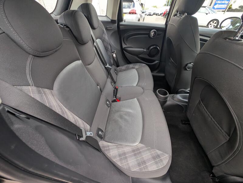 MINI HATCH