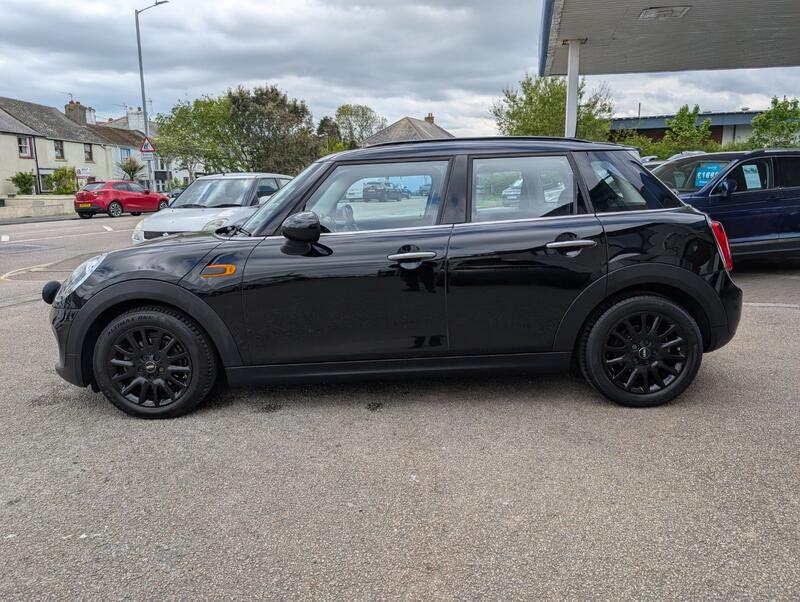 MINI HATCH