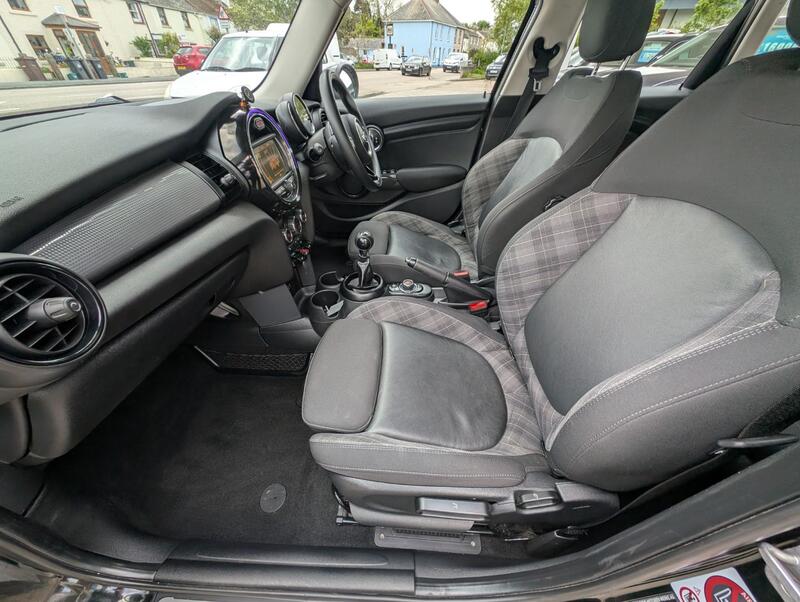 MINI HATCH