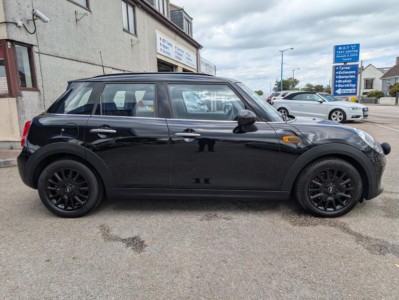 View MINI HATCH 1.5 5-Door Cooper D