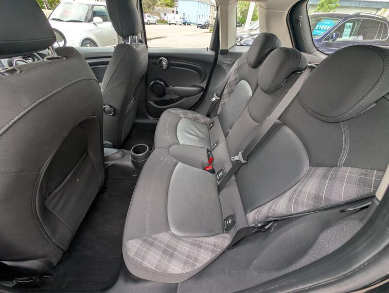 MINI HATCH