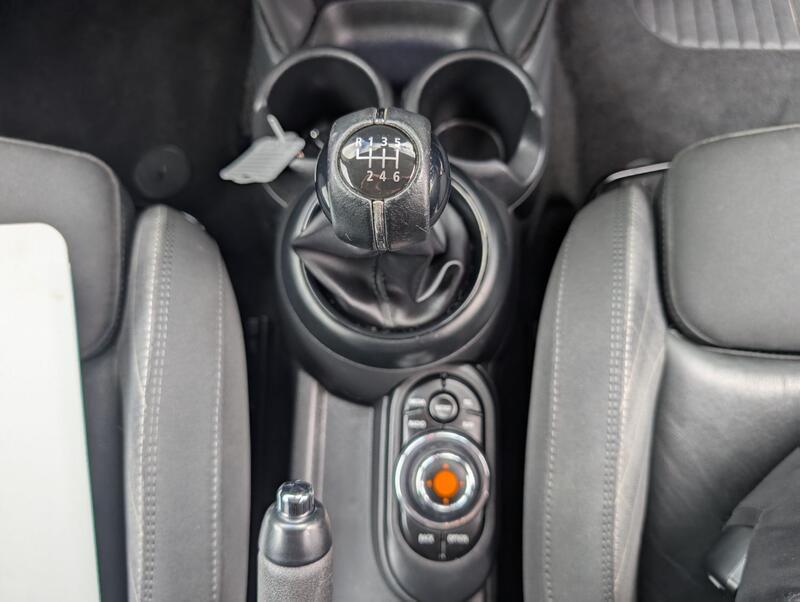 MINI HATCH