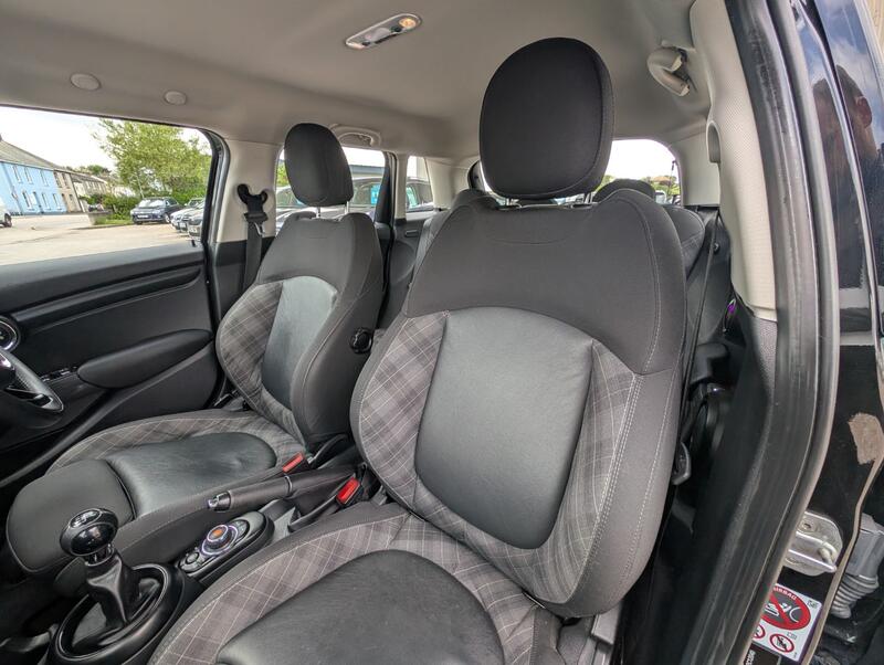 MINI HATCH