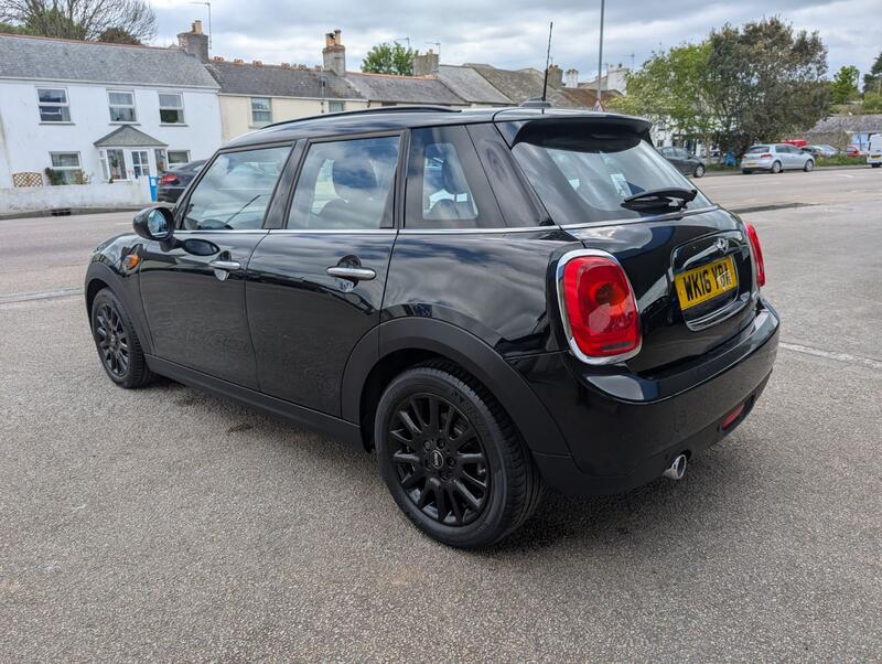 MINI HATCH