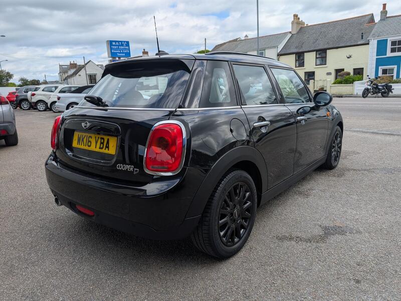 MINI HATCH