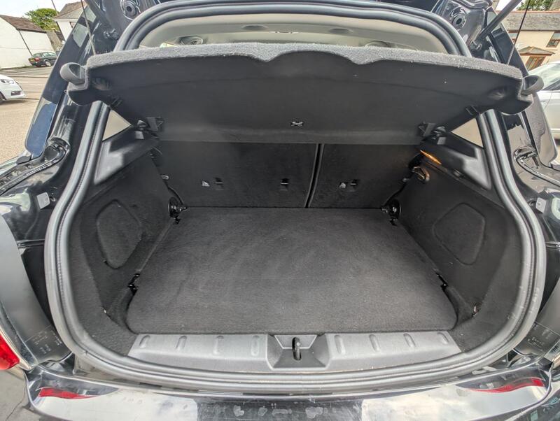 MINI HATCH