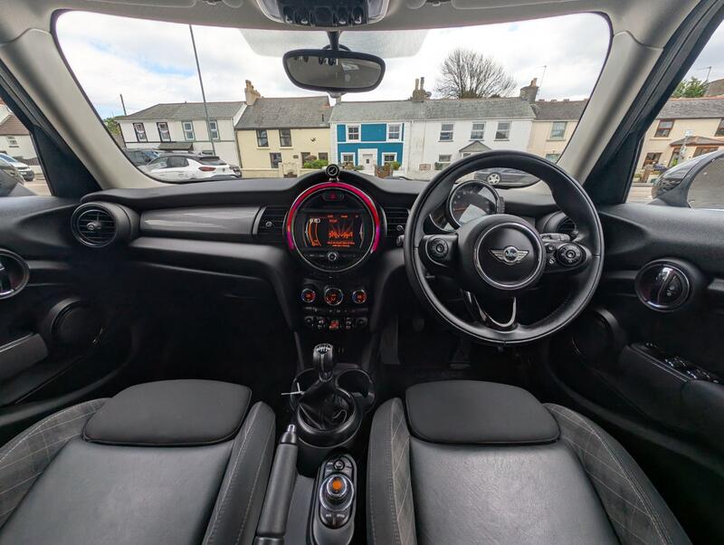 MINI HATCH