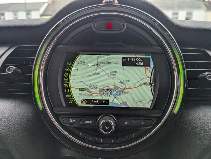 MINI HATCH