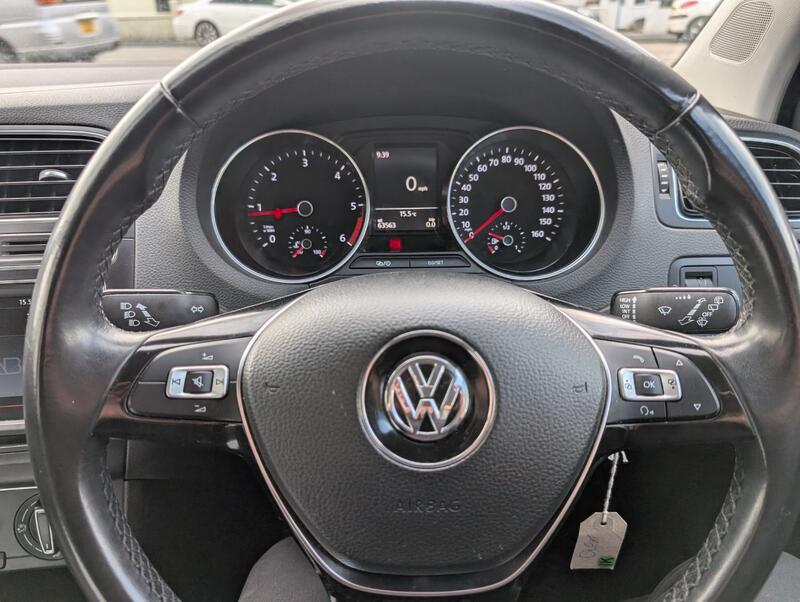 VOLKSWAGEN POLO