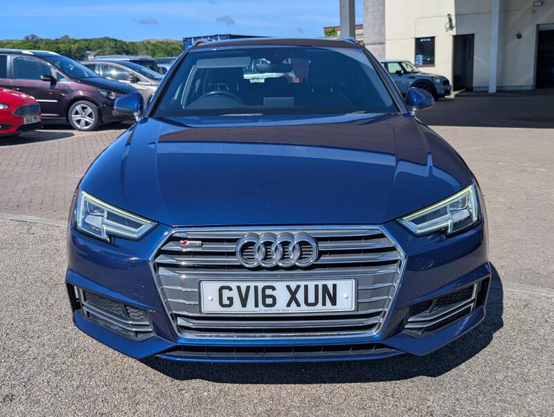AUDI A4 AVANT