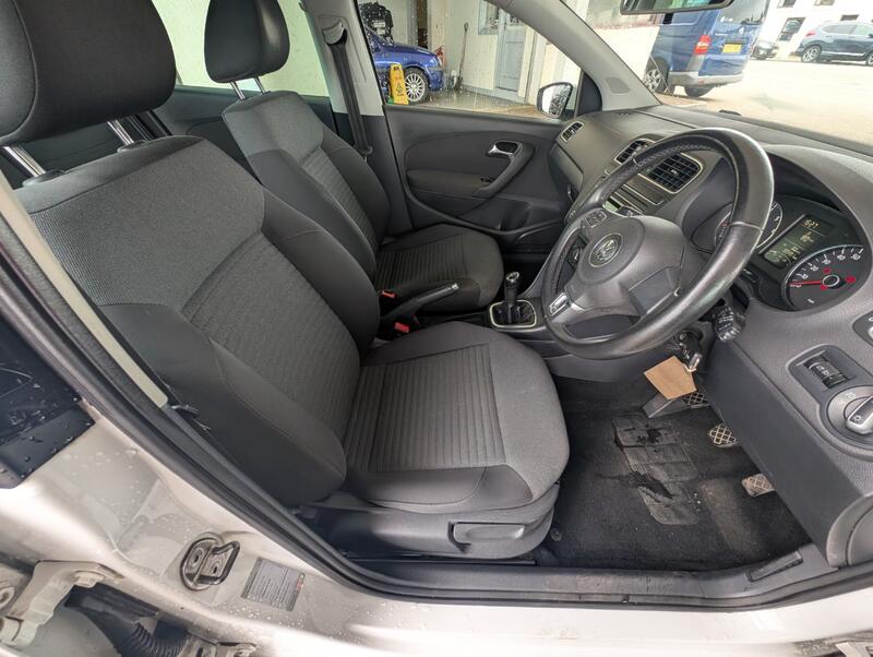 VOLKSWAGEN POLO