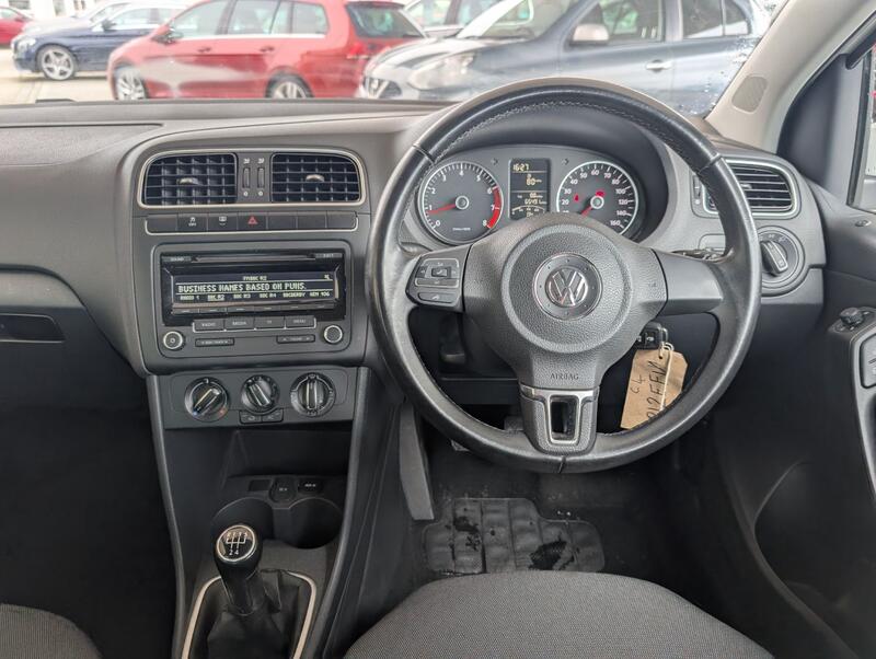 VOLKSWAGEN POLO