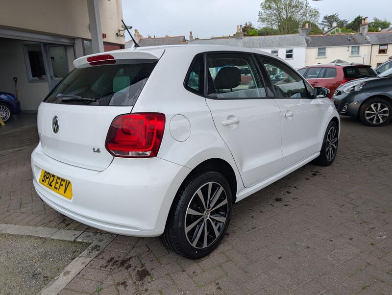 VOLKSWAGEN POLO