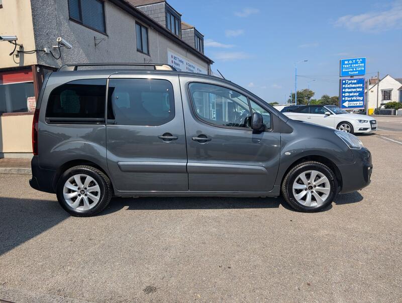 View CITROEN BERLINGO 1.6 BlueHDi Flair