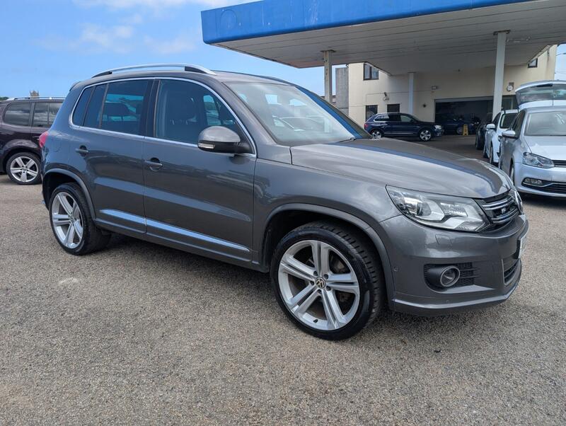 View VOLKSWAGEN TIGUAN 2.0 TDI BlueMotion Tech R-Line