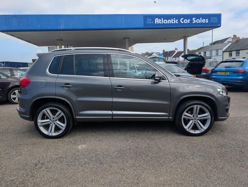 View VOLKSWAGEN TIGUAN 2.0 TDI BlueMotion Tech R-Line
