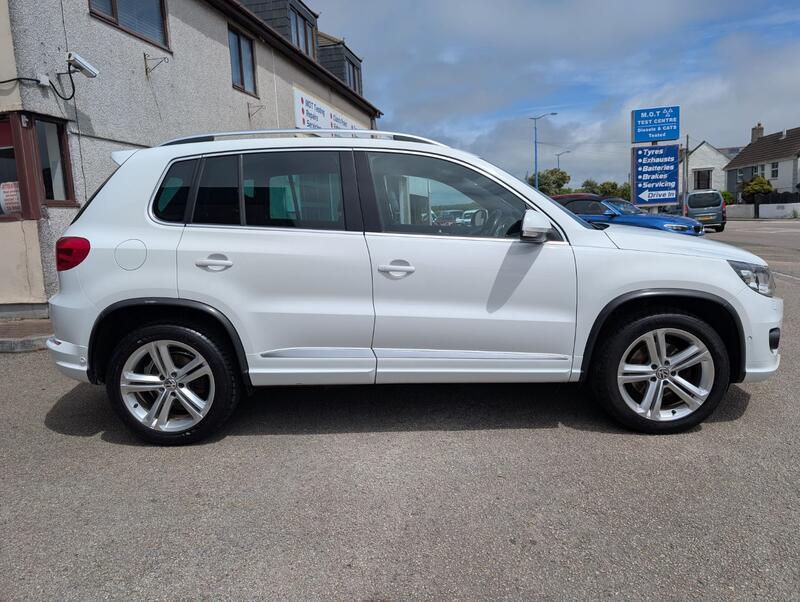 View VOLKSWAGEN TIGUAN 2.0 TDI BlueMotion Tech R-Line