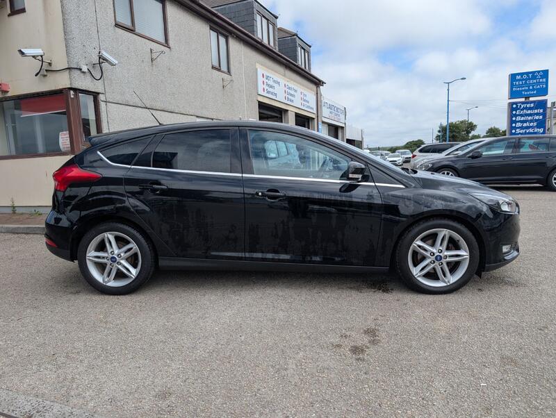 View FORD FOCUS 1.0 T EcoBoost Zetec
