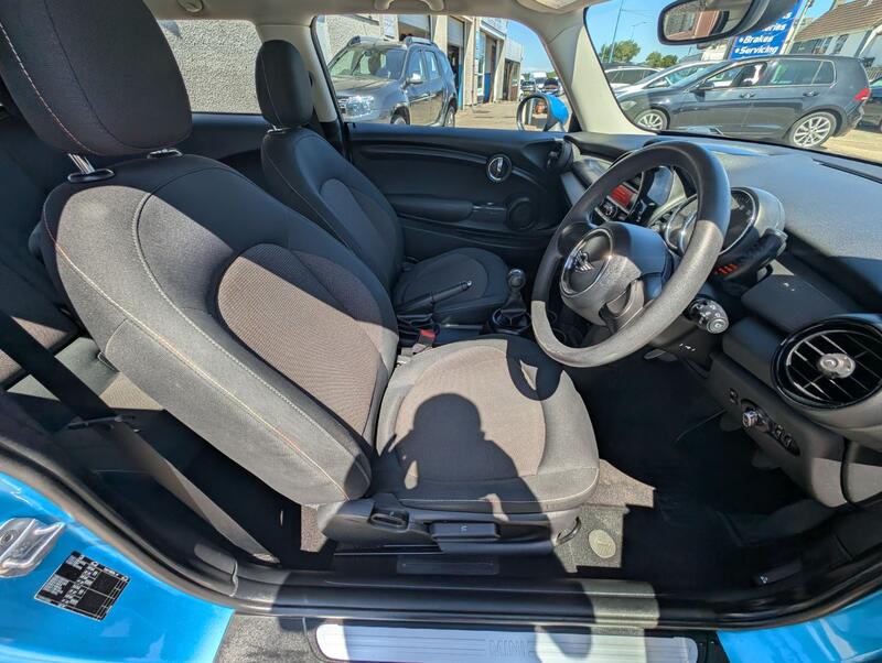 MINI HATCH