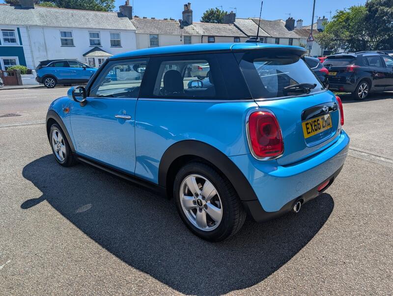 MINI HATCH