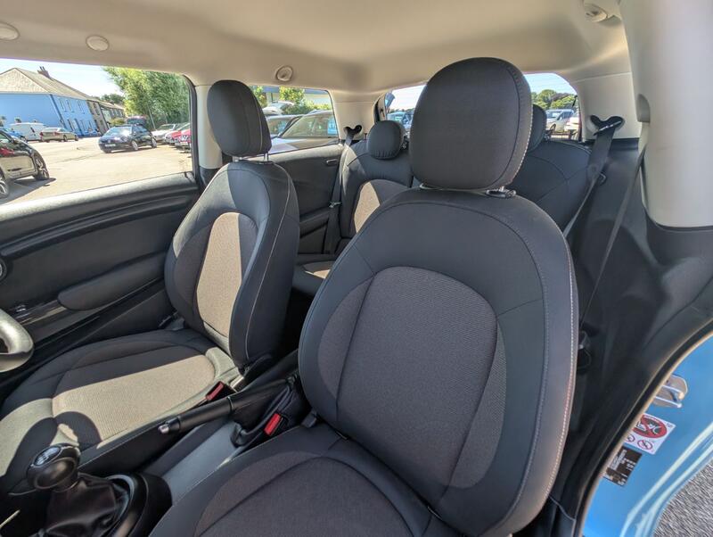 MINI HATCH