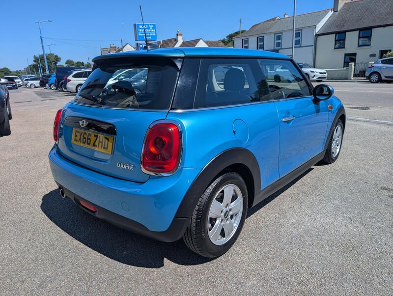 MINI HATCH