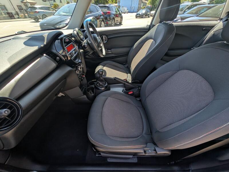 MINI HATCH