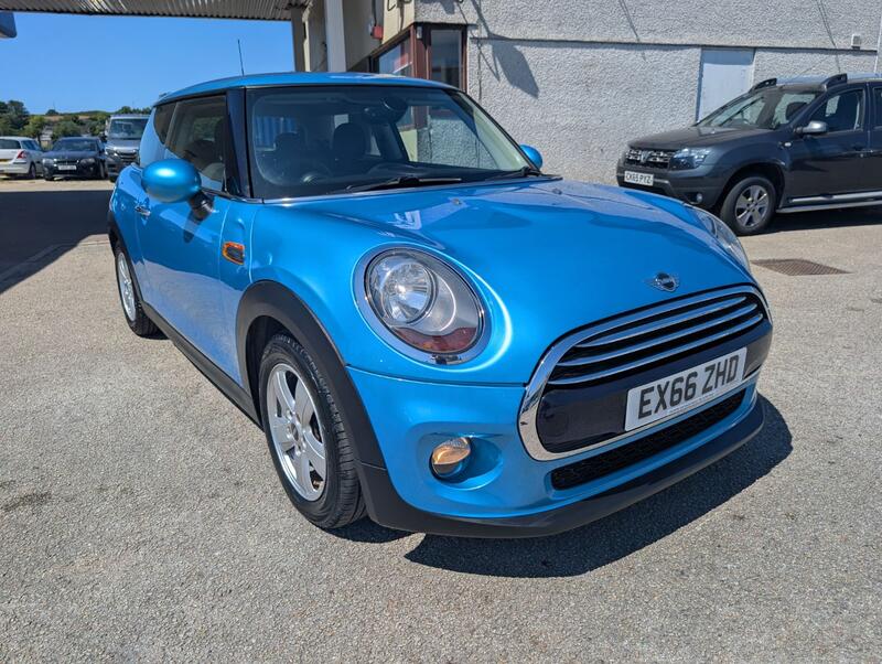 MINI HATCH