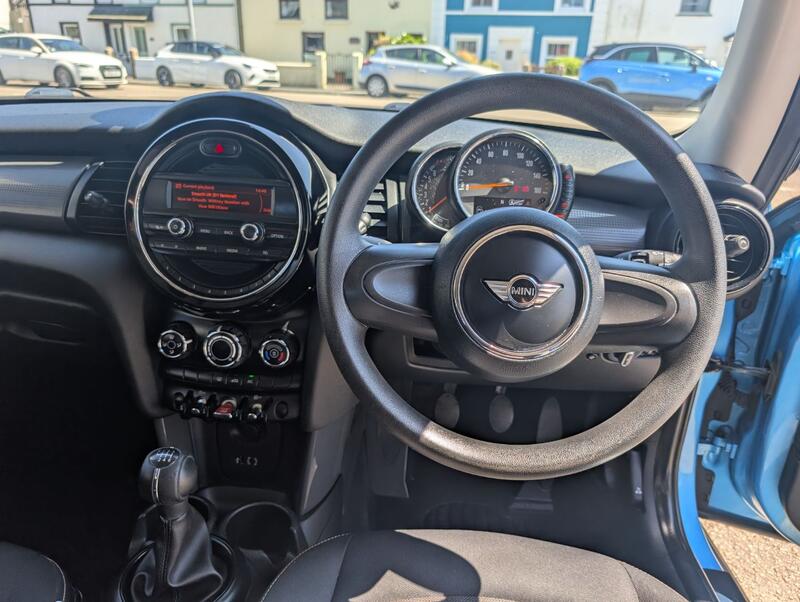 MINI HATCH