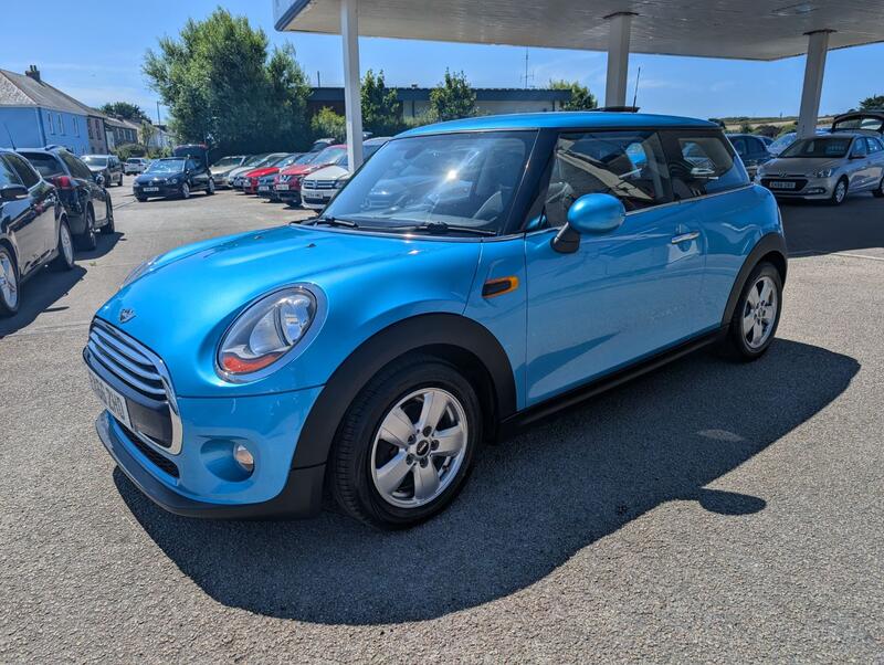 MINI HATCH