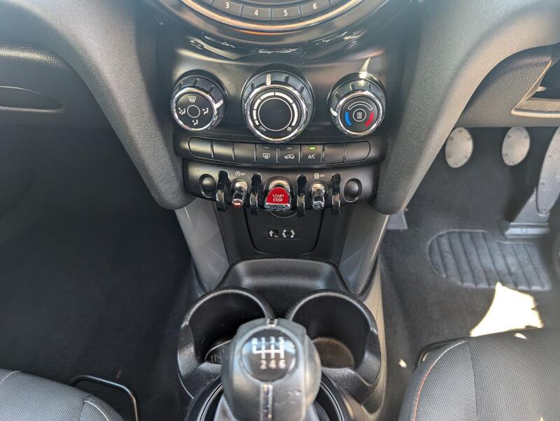 MINI HATCH