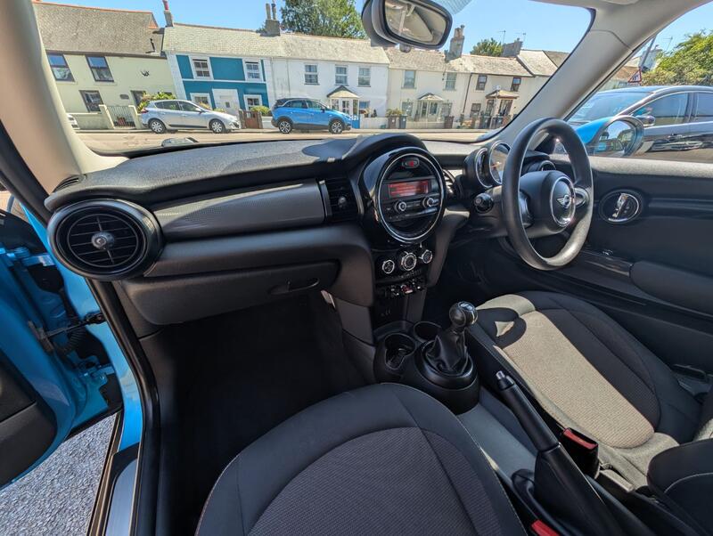 MINI HATCH