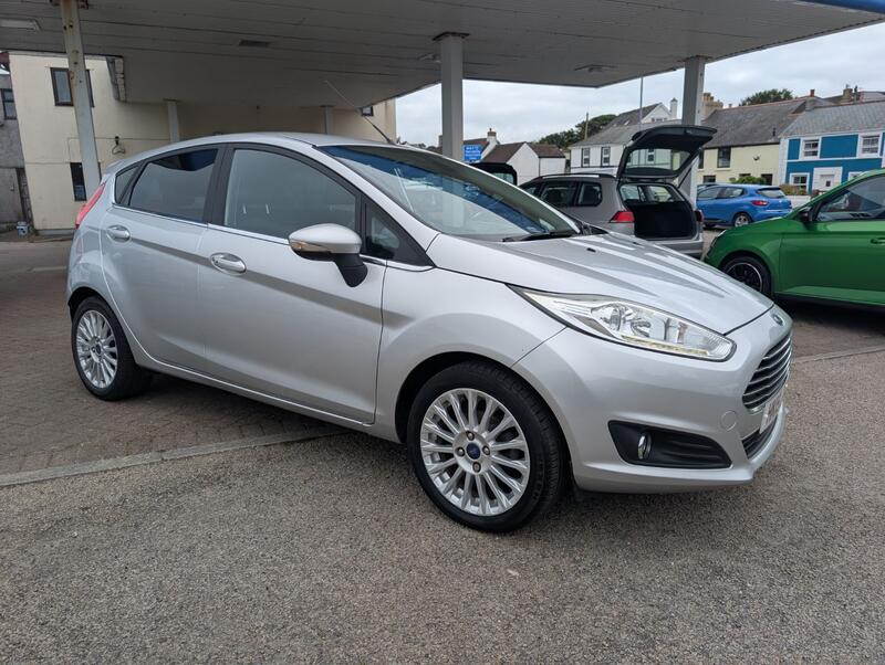 View FORD FIESTA 1.0 T EcoBoost Titanium