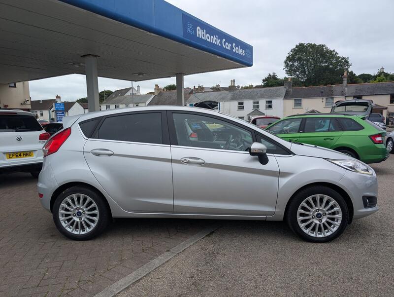 View FORD FIESTA 1.0 T EcoBoost Titanium